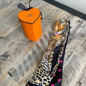 RARE HERMES JUNGLE LOVE TWILLY w/ ❤️ Box